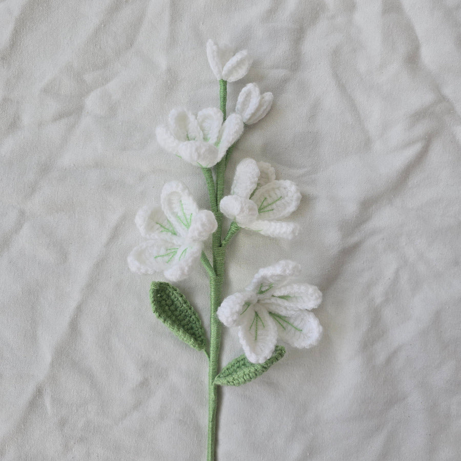 BRANCHE DE JASMINE EN CROCHET