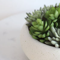 ARRANGEMENT DE SUCCULENTES ARTIFICIELLES EN POT BLANC DECOR CONTEMPORAIN EXTERIEUR
