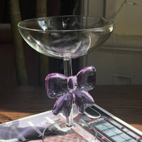 VERRE À MARTINI AVEC UN NŒD