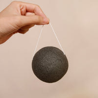 EPONGE KONJAC AU CHARBON COMPOSTABLE VEGAN SOIN VISAGE DOUX