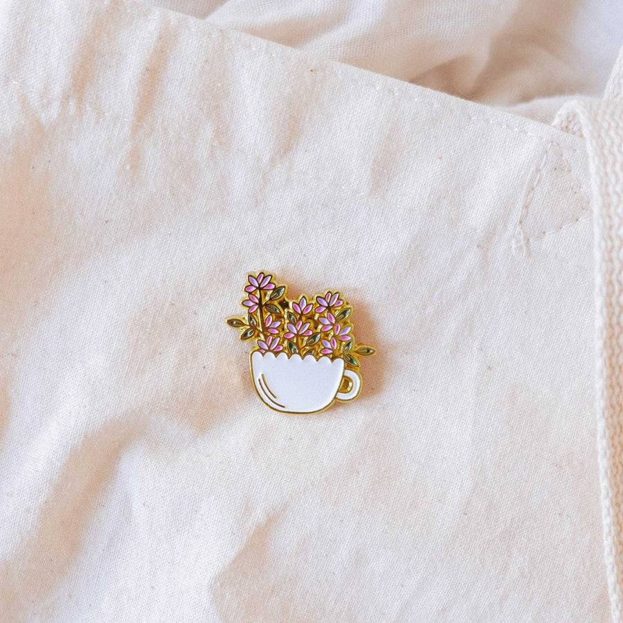ÉPINGLE ÉMAILLÉE TASSE FLEURIE RAVISSANTE POUR MODE FEMME