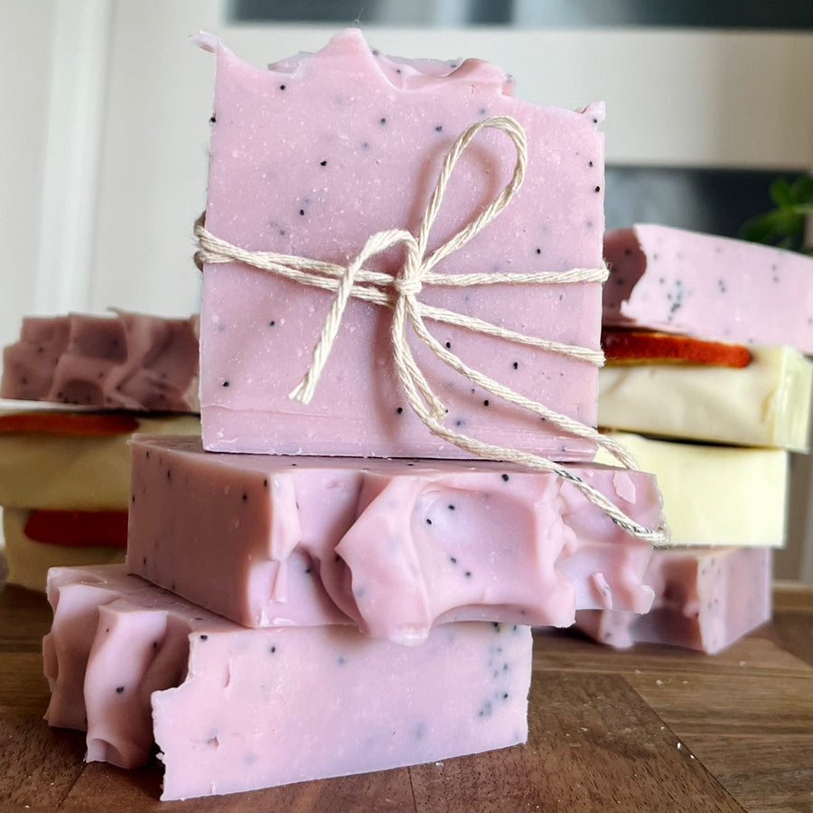 SAVON EXFOLIANT - LILI - GRAINES DE PAVOT, JOJOBA ET PAMPLEMOUSSE