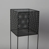 POT-PLANTER SURÉLEVÉ EN MÉTAL NOIR DESIGN CONTEMPORAINE POUR INTÉRIEUR-DÉCOR ÉPURÉE