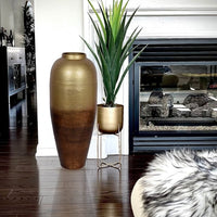 VASE SUR PIED EN LAITON MARTELÉ SELINA DÉCOR INTÉRIEUR ÉLÉGANT