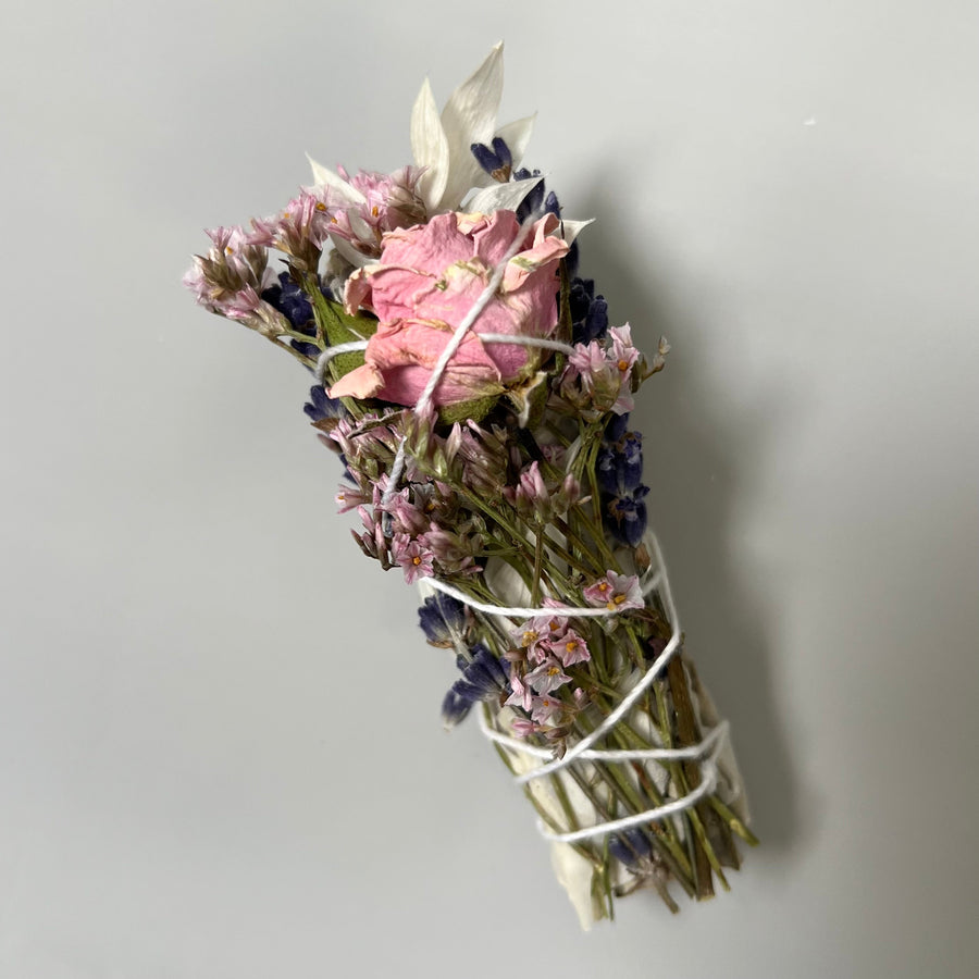 WHITE SAGE WAND - ROSETTE + STATICE