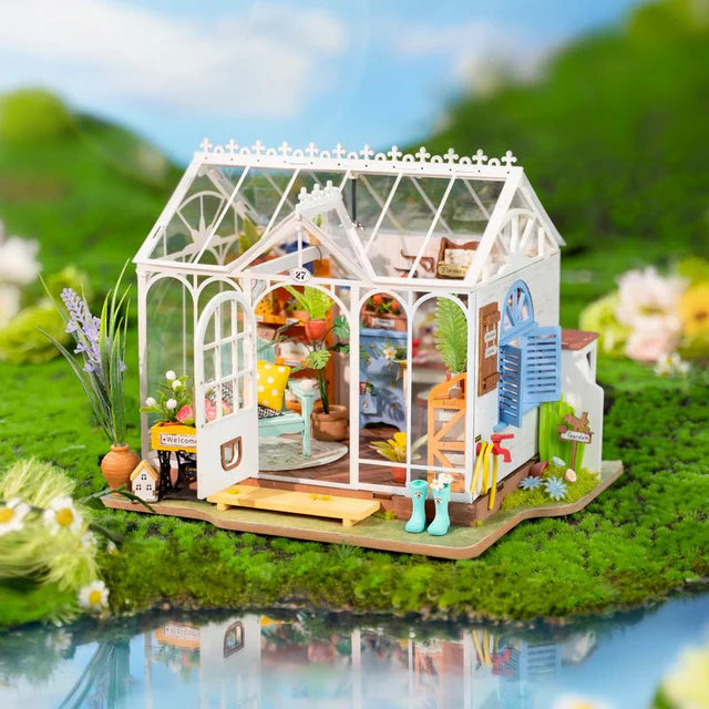 MINIATURE HOUSE - DREAM GREENHOUSE
