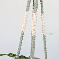 SUPPORT POUR PLANTES EN MACRAMÉ BICOLORE | JARDINIÈRE SUSPENDU D'INTÉRIEUR