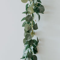 GUIRLANDE D'EUCALYPTUS ET DE SAULE VERT FONCÉ