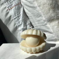 BOUGIE EN FORME DE COQUILLAGE PERLÉ