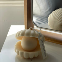 BOUGIE EN FORME DE COQUILLAGE PERLÉ