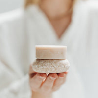 SHAMPOING EN BARRE CÈDRE PATCHOULI PROPRETÉ EN PROFONDEUR ZÉRO DÉCHET SANS EMBALLAGE PLASTIQUE POUR AMATEURS ÉCOLOGIQUES