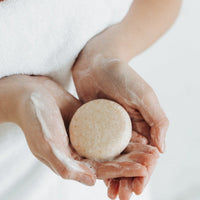 SWEET ORANGE GRAPEFRUIT SOLID SHAMPOO MOISTURIZES HAIR AND EASY STYLING ZERO WASTE FOR ALL HAIR TYPES