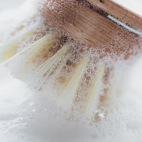 BROSSE À VAISSELLE EN BOIS PUISSANTE ET DURABLE AVEC POILS SISAL ÉCOLOGIQUES POUR FAMILLES ZÉRO PLASTIQUE