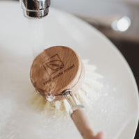 BROSSE À VAISSELLE EN BOIS PUISSANTE ET DURABLE AVEC POILS SISAL ÉCOLOGIQUES POUR FAMILLES ZÉRO PLASTIQUE