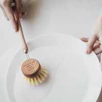BROSSE À VAISSELLE EN BOIS PUISSANTE ET DURABLE AVEC POILS SISAL ÉCOLOGIQUES POUR FAMILLES ZÉRO PLASTIQUE