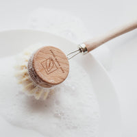 BROSSE À VAISSELLE EN BOIS PUISSANTE ET DURABLE AVEC POILS SISAL ÉCOLOGIQUES POUR FAMILLES ZÉRO PLASTIQUE